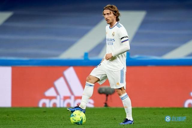 在上海国际赛车场F1围场，姚明与范志毅热切互动上演体坛“温情时刻”…