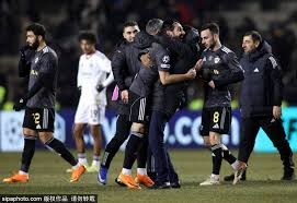 球迷多次使用焰火 拜仁被罚关闭部分看台