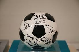 冬奥会：中国短道速滑夺两金